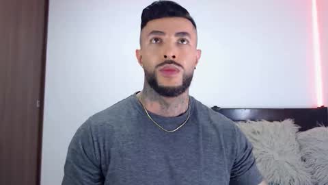 Independent Model online show from December 16, 2:08 am