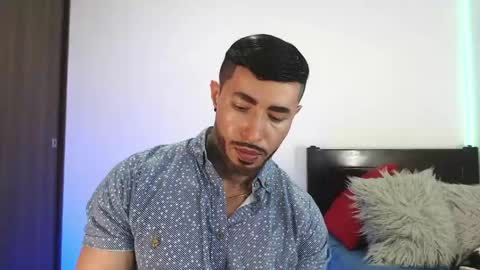 Independent Model online show from April 17, 3:42 am