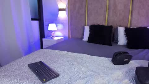 Maxi Rogers online show from February 19, 11:31 am