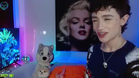 Max online show from March 6, 1:03 pm