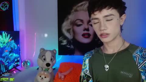 Max online show from February 26, 4:38 pm