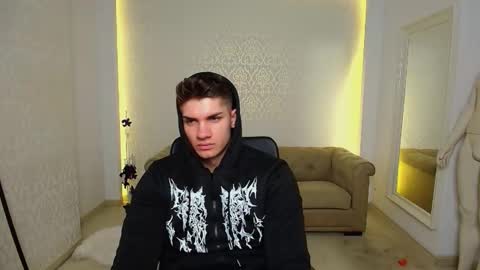 MaxKaiden online show from November 10, 5:43 am