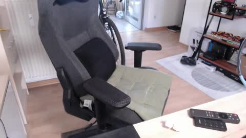 maxp0wer21 online show from April 25, 9:44 am