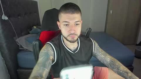 maxvibe_ online show from October 19, 11:31 pm