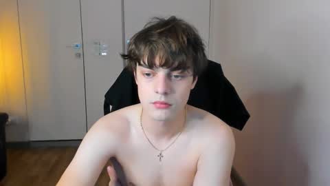 Max online show from March 1, 9:30 pm