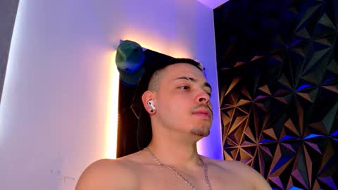 MAX online show from October 21, 8:01 pm