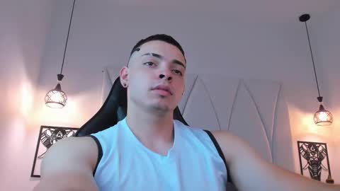 MAX online show from February 25, 9:04 pm