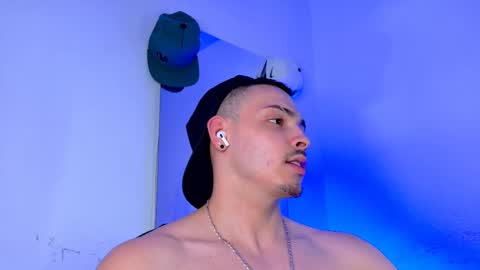 MAX online show from October 2, 1:37 am