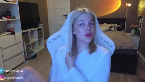 Maya online show from April 17, 3:53 am