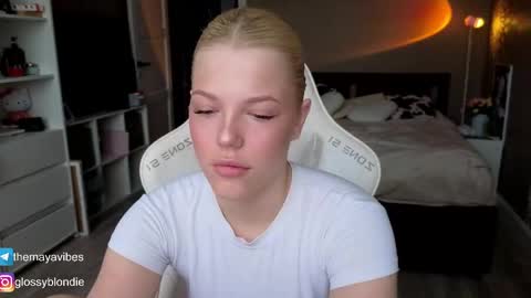 Maya online show from April 27, 3:26 am