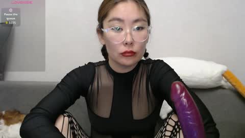 maya_kumashiro online show from May 13, 8:40 pm