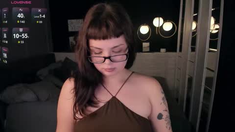 Woman online show from November 9, 2:20 pm