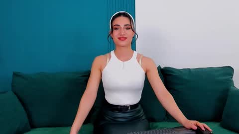 Snapshot of maya_rogerss chatting on February 17, 8:38 pm Maya online show from February 17, 8:38 pm