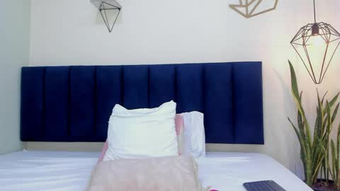 mayaevansmg online show from April 15, 12:41 pm