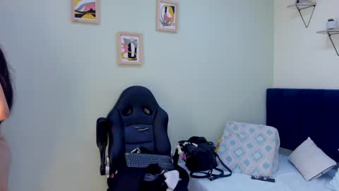 mayaevansmg online show from June 9, 12:05 pm