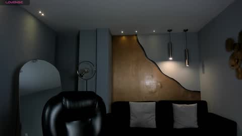 Maya online show from December 5, 3:50 am