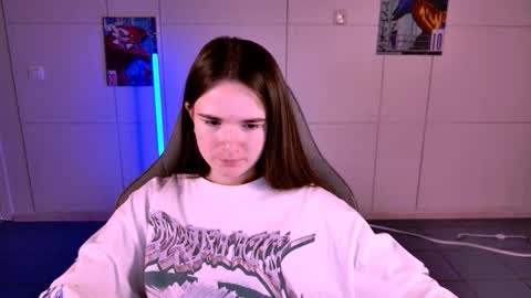 maybloom_ online show from November 26, 1:08 pm