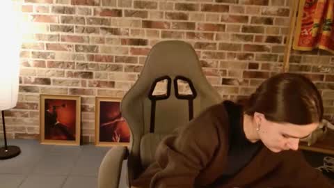 maybloom_ online show from December 16, 5:03 am