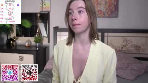 Snapshot of maydaedgin chatting on October 2, 7:12 pm Violet online show from October 2, 7:12 pm