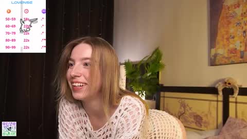 Snapshot of maydaedgin chatting on February 9, 11:25 pm Violet online show from February 9, 11:25 pm