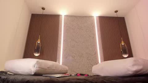 Maye Wells online show from February 28, 10:03 pm