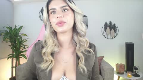 Snapshot of mayli_xx chatting on January 28, 4:50 am ALIS online show from January 28, 4:50 am