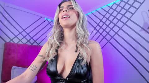 Snapshot of mayli_xx chatting on December 7, 4:53 pm ALIS online show from December 7, 4:53 pm