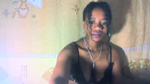 Snapshot of mayrah5 chatting on March 11, 5:24 am mayrah online show from March 11, 5:24 am