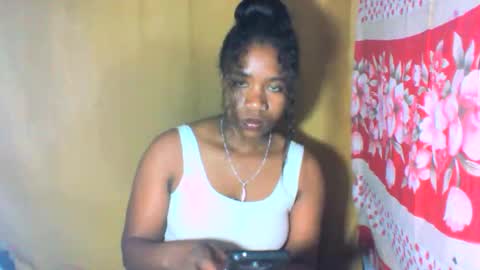 Snapshot of mayrah5 chatting on October 14, 5:43 am mayrah online show from October 14, 5:43 am
