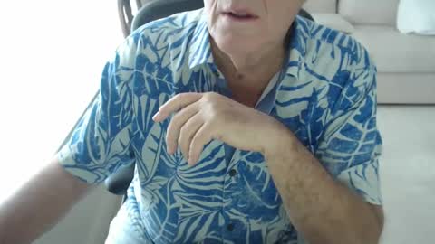 Snapshot of mbeastie chatting on December 17, 6:09 pm Beastie online show from December 17, 6:09 pm