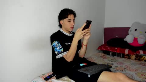 mcloviin_ online show from February 18, 11:04 pm