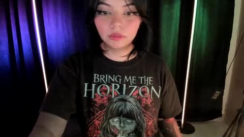 Snapshot of megan_evaans chatting on December 6, 8:34 pm welcome guys   please  help me to reach 100 hands up Thanks  online show from December 6, 8:34 pm