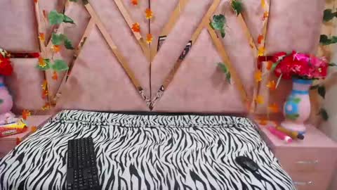 megan_latinn online show from December 19, 1:07 am