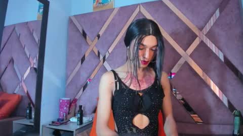 meghanqueen__ online show from February 13, 5:33 am