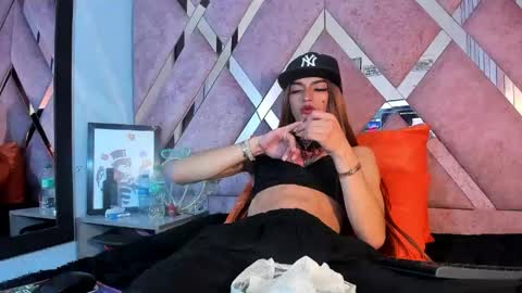 meghanqueen__ online show from April 21, 5:36 am