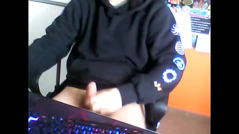 Snapshot of meks5544 chatting on February 24, 11:10 am meks5544 online show from February 24, 11:10 am