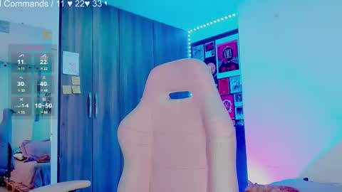 Melissa  -  -  Please help me to reach 100 thumbs up online show from February 2, 1:45 am