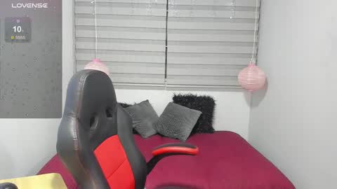 Snapshot of melanie_hh chatting on February 16, 7:15 am Melanie  online show from February 16, 7:15 am