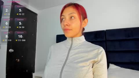 Melanie roux  online show from December 2, 12:25 pm