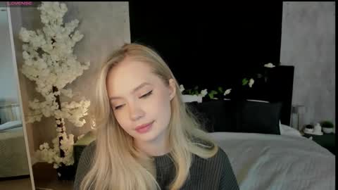 Melanie online show from December 14, 12:28 am