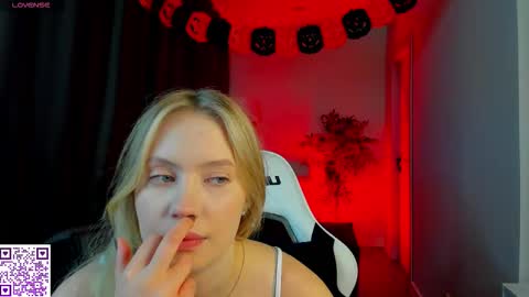 Melanie online show from October 26, 8:04 am