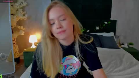 Melanie online show from December 4, 3:28 am