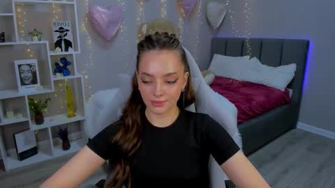 MelanieAlves online show from March 12, 6:00 pm