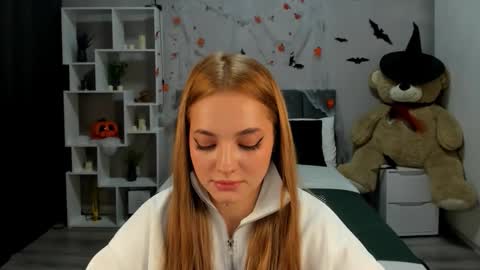 MelanieAlves online show from November 4, 6:53 pm