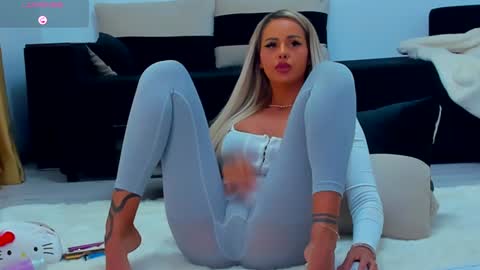 Snapshot of melanielexxx chatting on January 6, 5:49 pm OF melanielexxx online show from January 6, 5:49 pm