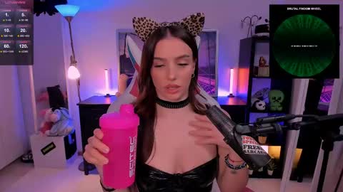 Melanie  online show from April 20, 6:11 pm