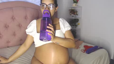 Ariana  You want to give my baby a gift   online show from December 11, 11:08 am