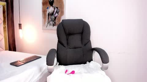 Meliisa  online show from June 4, 8:04 pm