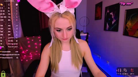 Snapshot of melisa_white1 chatting on February 8, 11:45 pm Melisa online show from February 8, 11:45 pm