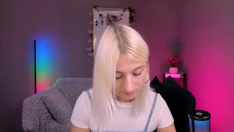 Snapshot of melisa_white1 chatting on September 10, 7:04 pm Melisa online show from September 10, 7:04 pm